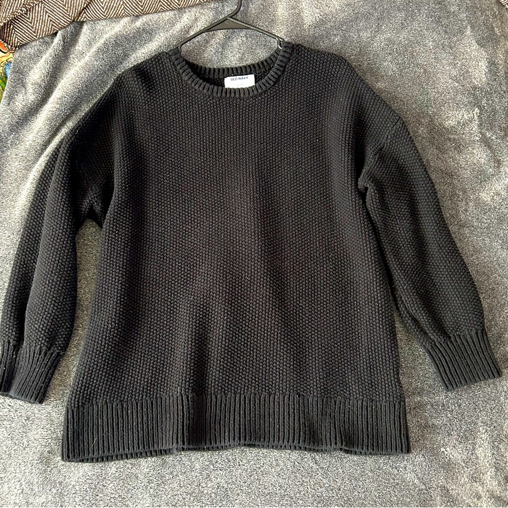 Old Navy black knit crew neck sweater, Size L